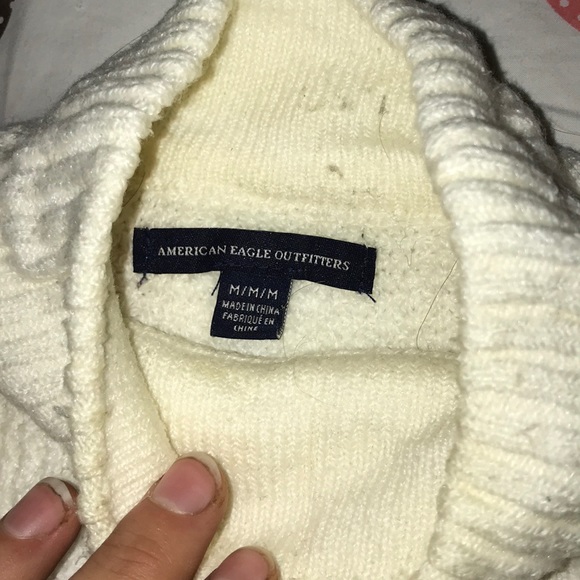American Eagle White Thick Turtleneck Sweater - Picture 3 of 3